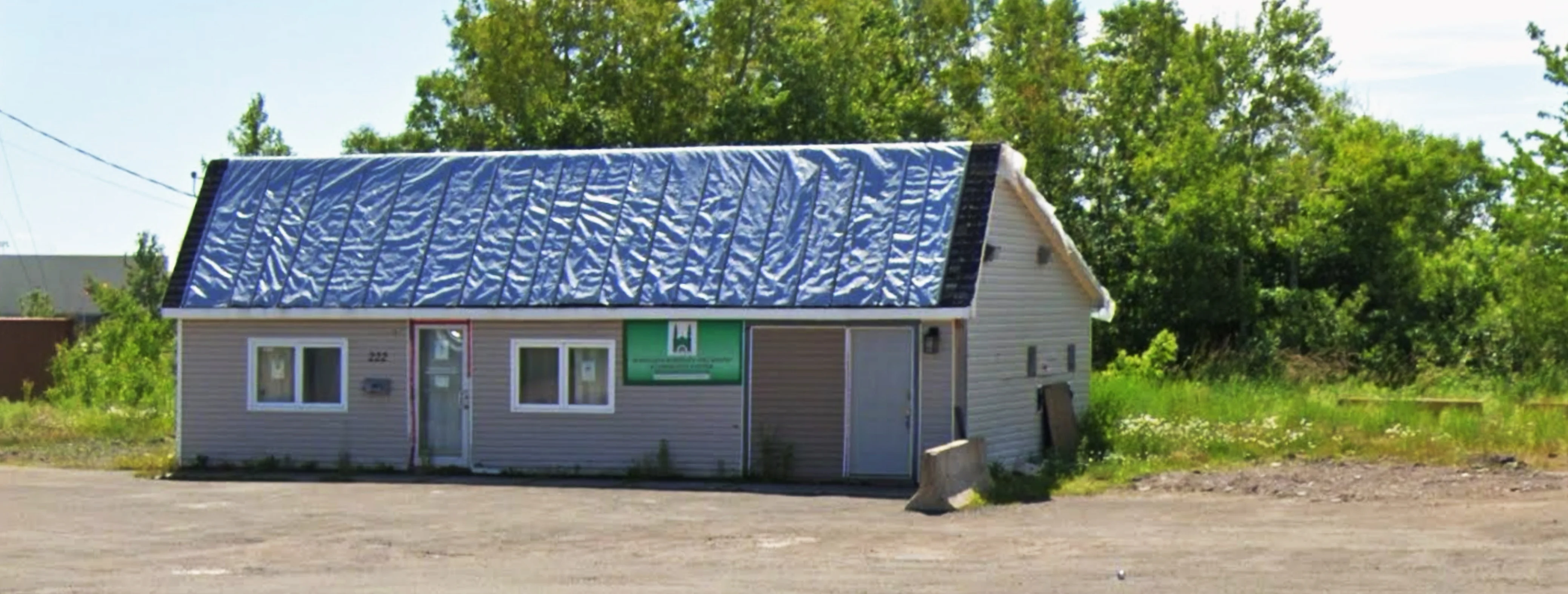 Exterior view of Hassnain-e-Karimain Mosque and Community Center Moncton building